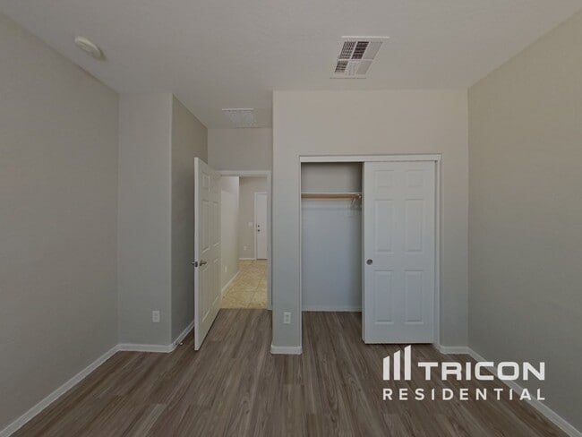Building Photo - 40984 W Colby Dr