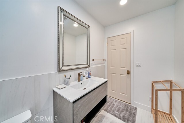 Building Photo - 6231 Lochvale Dr