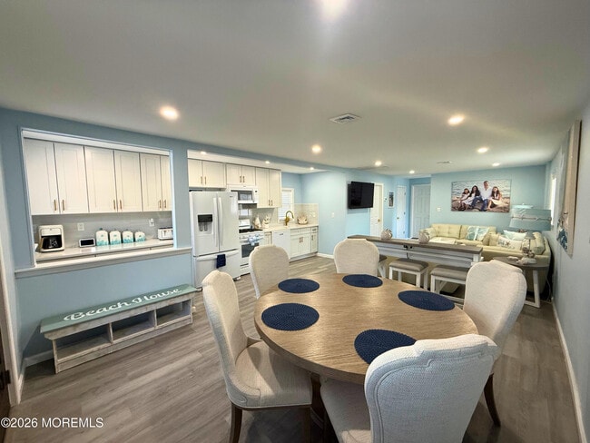 Building Photo - 170 Cherry Quay Rd