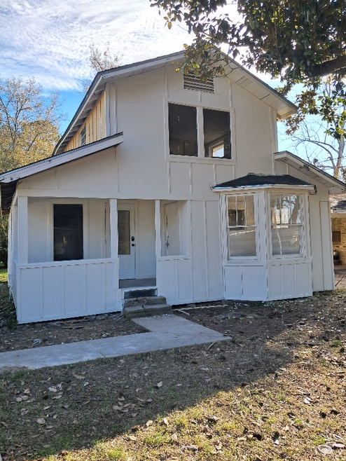 Building Photo - 2351 Dukes Ave