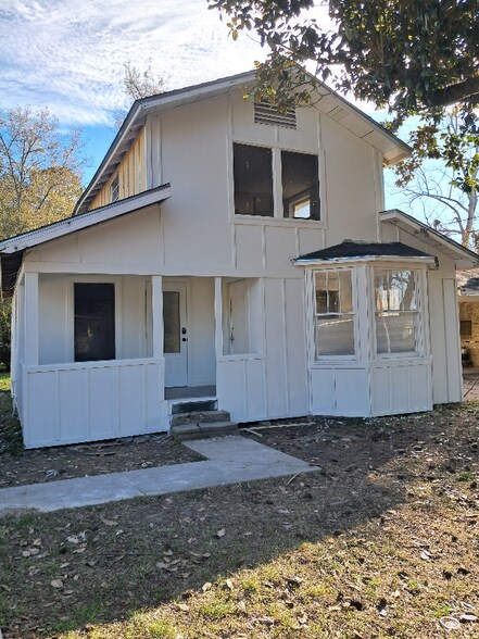 Primary Photo - 2351 Dukes Ave