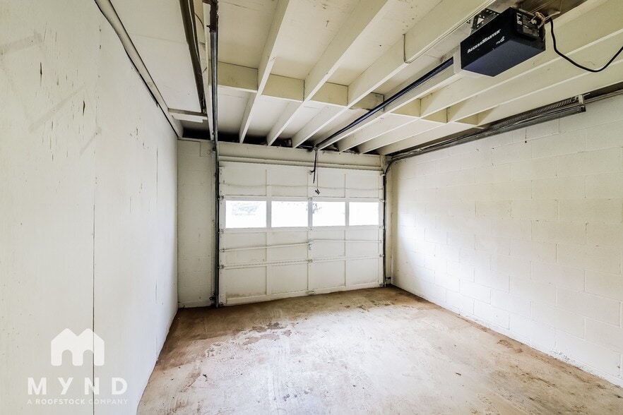 Building Photo - 5349 Cornell Dr