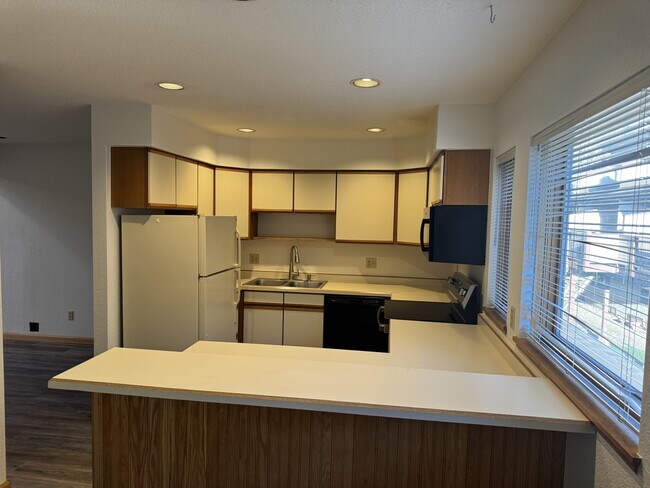 Building Photo - 2500 Kinnickinnick Rd