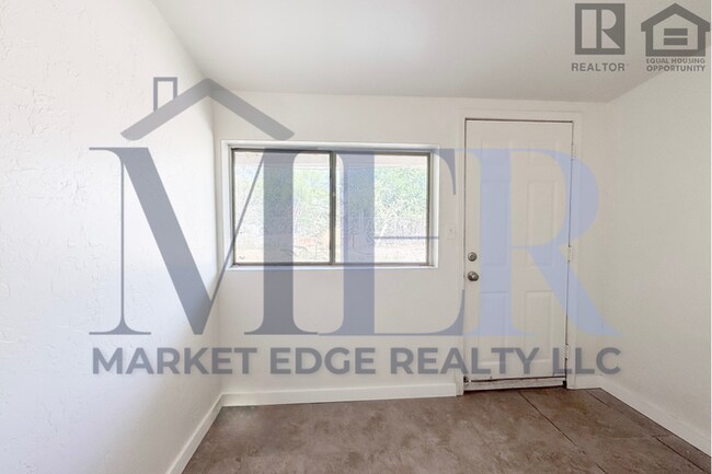 Building Photo - 2Bed/1Bath Home 24th St/Thomas Rd! $199 MO...