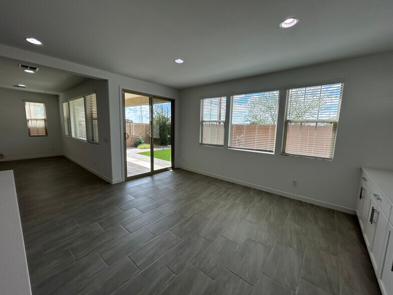 Building Photo - 4088 S Portland Ave