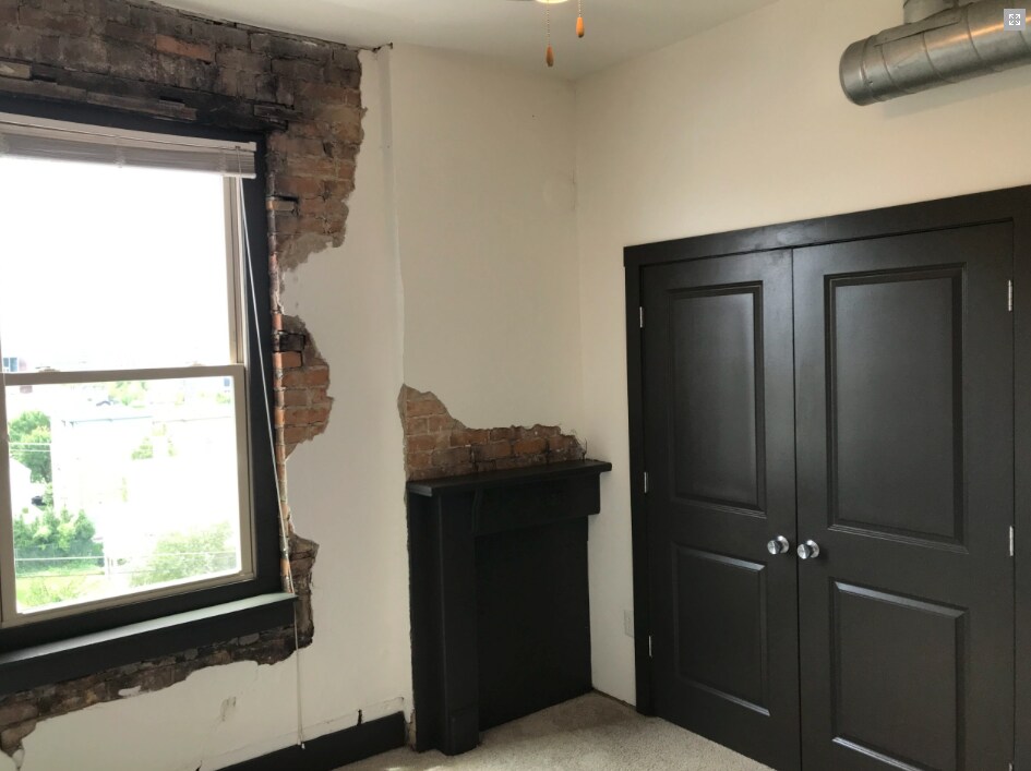 Building Photo - 2611 Short Vine St