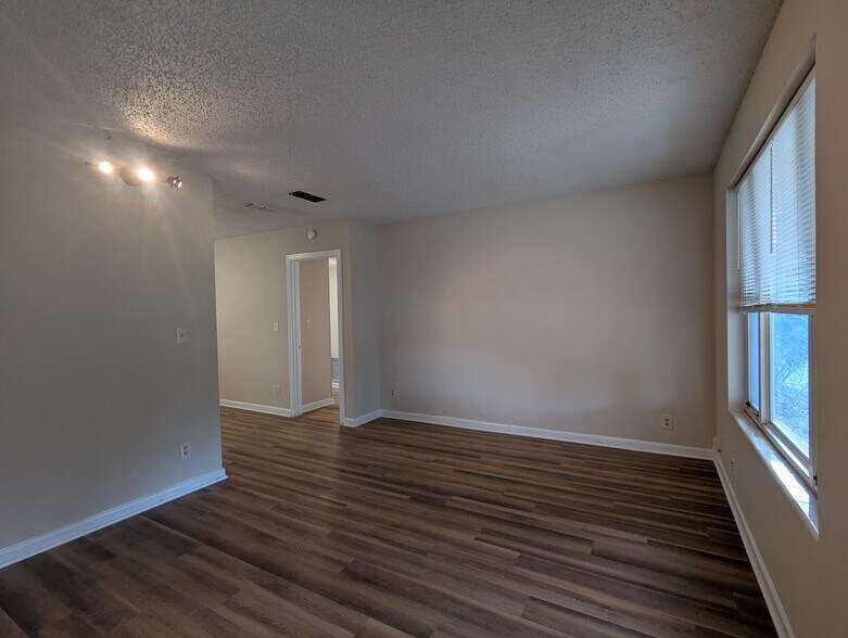 Building Photo - 6522 Bartholf Ave