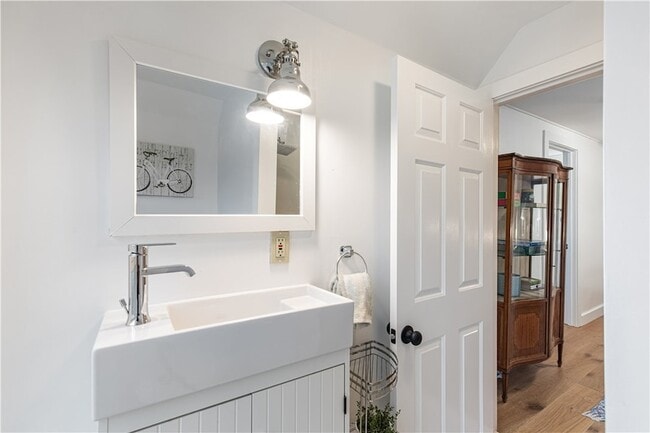 Building Photo - 21 Bedlow Ave