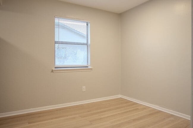 Building Photo - FULLY REMODELED GORGEOUS FOURPLEX WITH LUX...