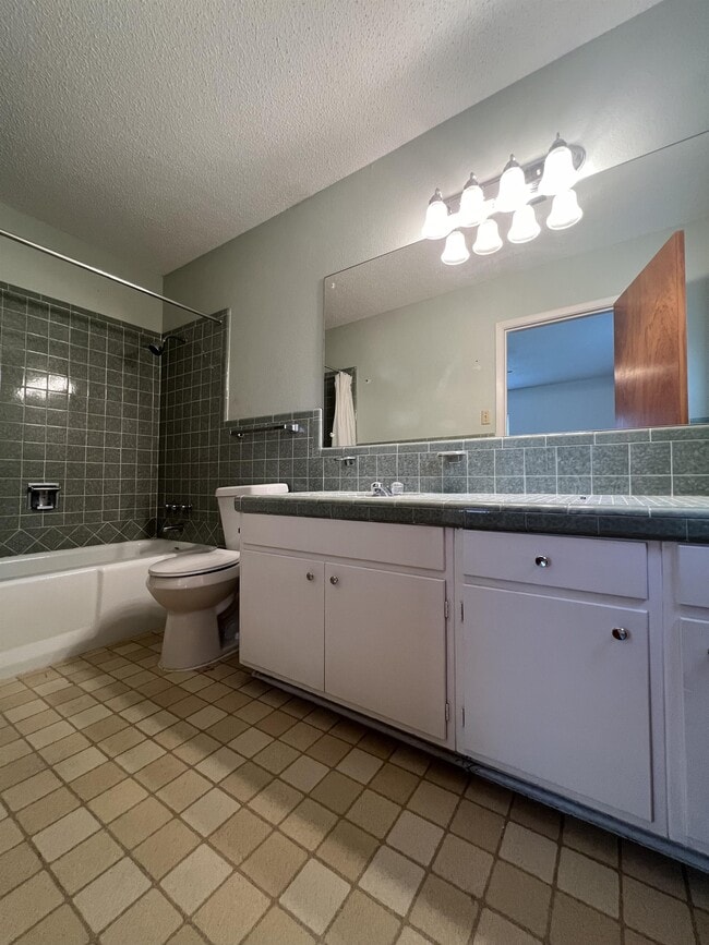 Building Photo - 1735 Donaldson Ave