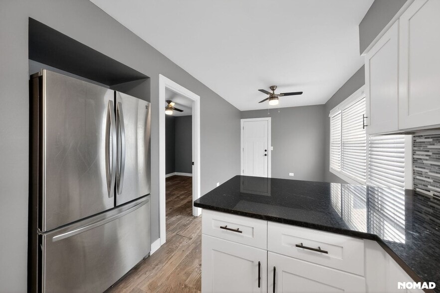 Building Photo - 7249 W Belmont Ave