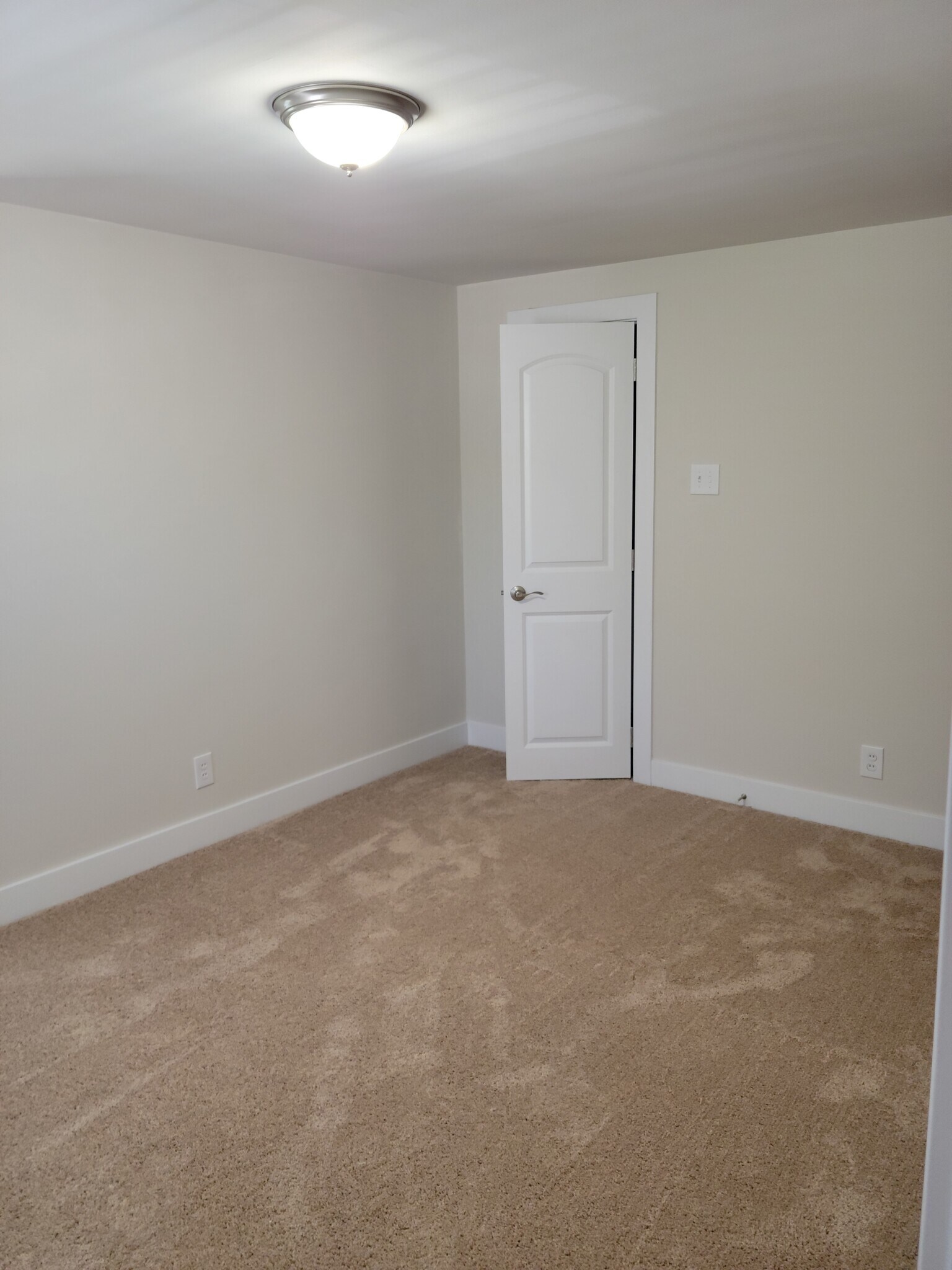 Building Photo - 498 Manatawny St