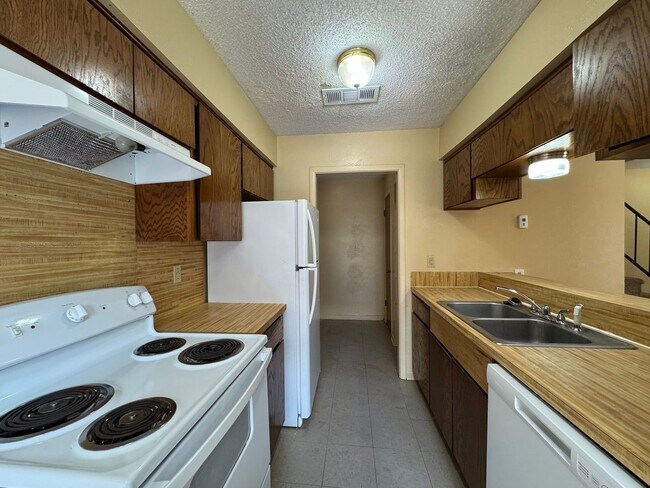 Building Photo - 1208 Covey Ln