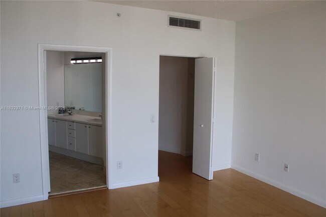 Building Photo - 2475 Brickell Ave