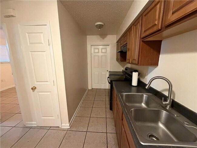 Building Photo - 3708 Shangri-La Dr