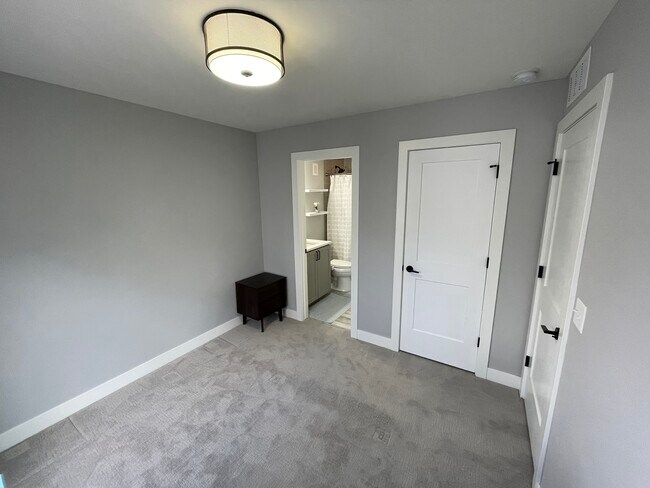 Building Photo - 1957 Eaton St