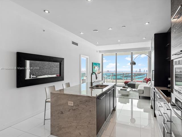 Building Photo - 900 Biscayne