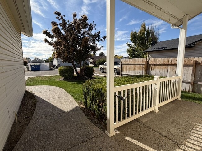 Building Photo - Great 4 bed 2 bath home with RV parking in...