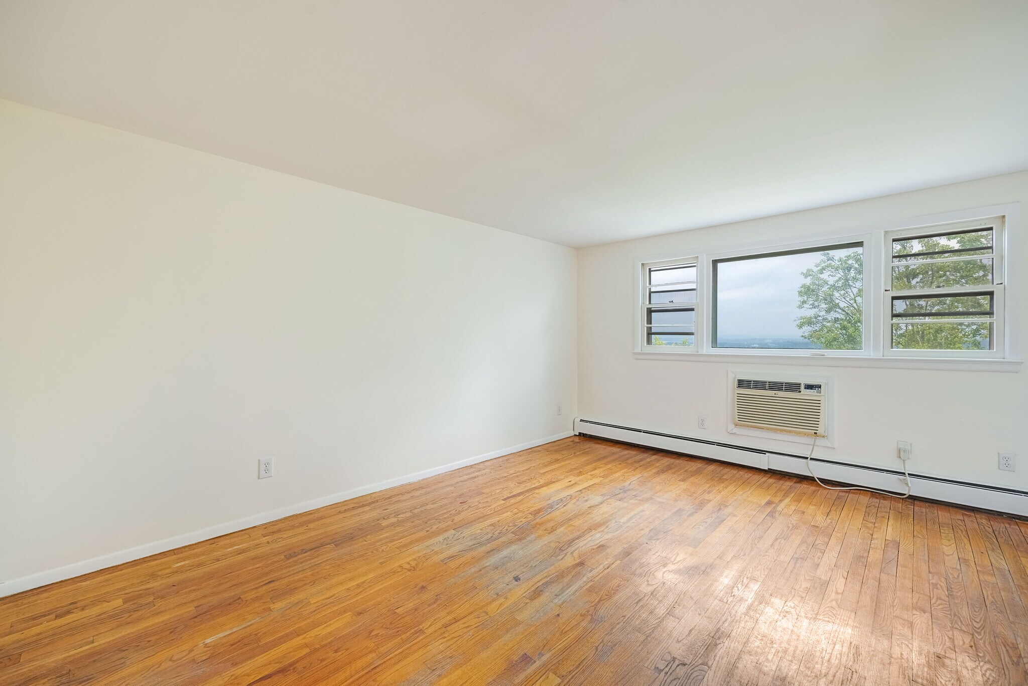 Building Photo - 335 10th St