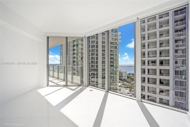 Building Photo - 1300 Brickell Bay Dr