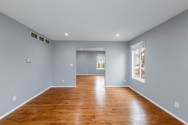 Building Photo - 438 Rachel Cir