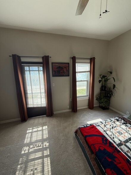 Building Photo - 930 Lexington Ave