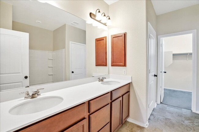 Building Photo - 1705 Uhland Dr