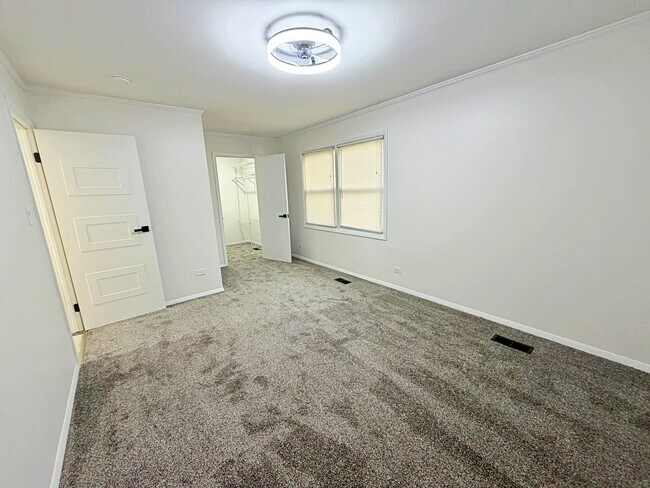 Building Photo - 440 Lear Ct
