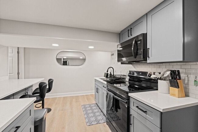 Building Photo - 651 Columbia Rd NW