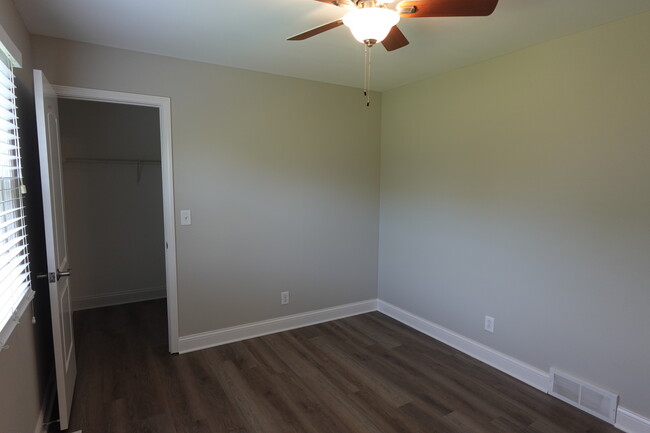 Building Photo - 1259 Knollwood Cir