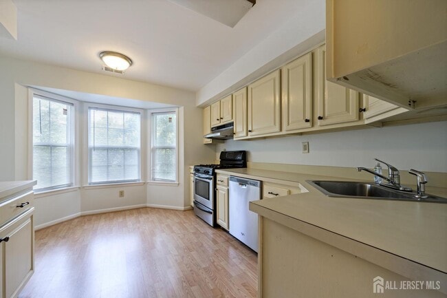 Building Photo - 103 Sequoia Ct