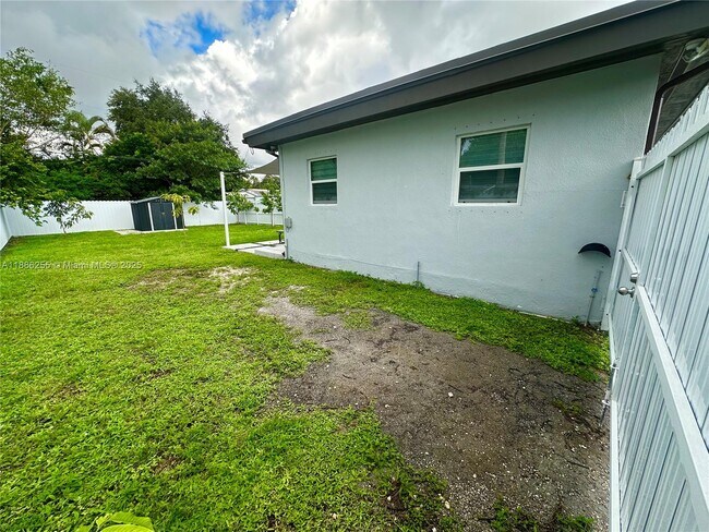 Building Photo - 614 N 56th Ave