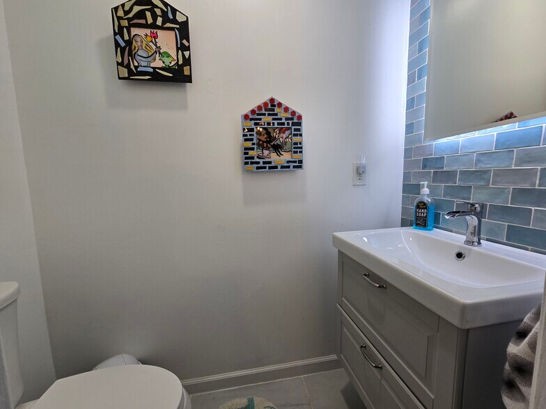 Building Photo - 51 Queens Way