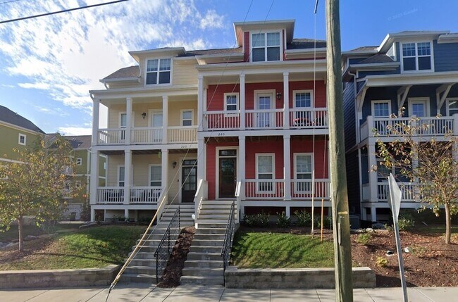 Primary Photo - 225 22nd St