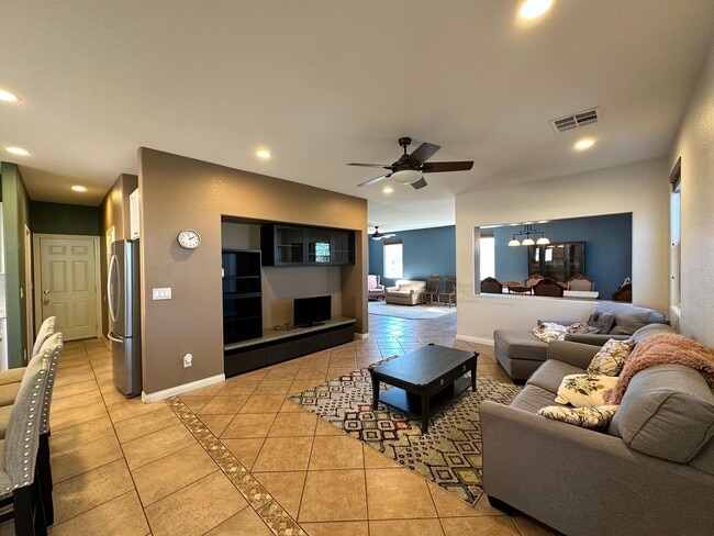 Building Photo - Furnished Beauty in Henderson
