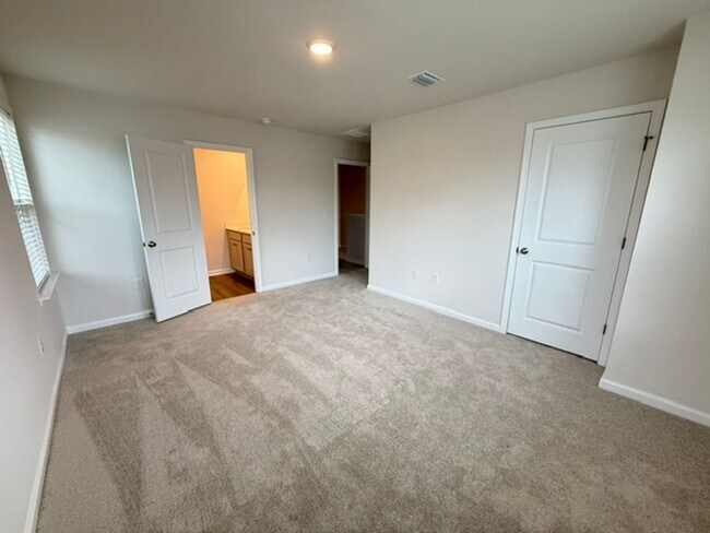 Building Photo - 467 Martins Creek Blvd