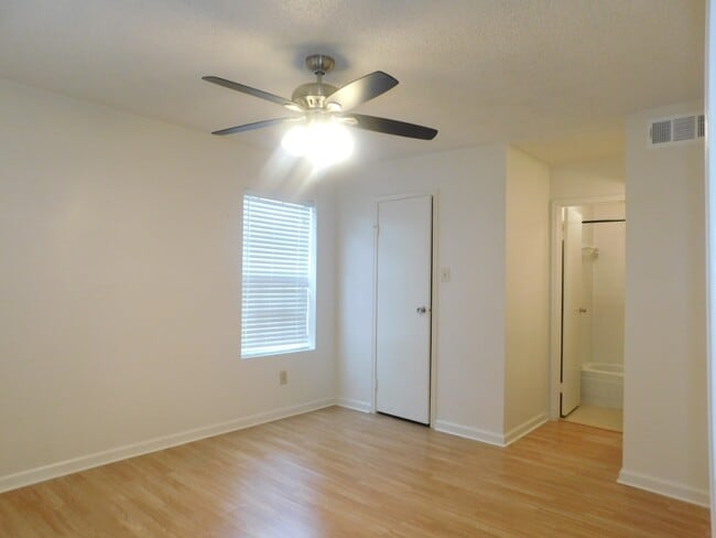 Building Photo - 12660 Ashford Point Dr