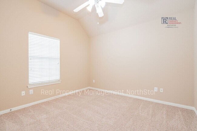 Building Photo - Lake Views, Space & Lifestyle – Ask about our move in specials!