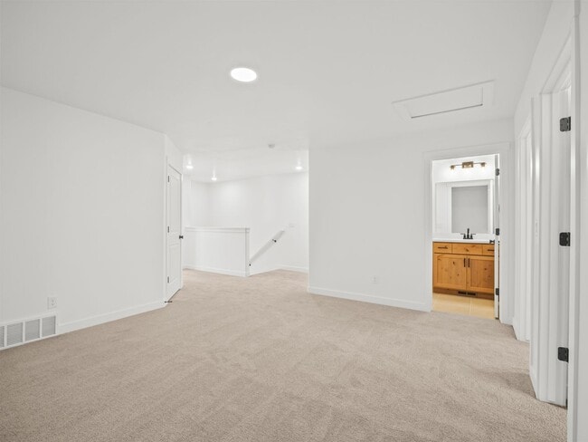 Building Photo - Beautiful 3-bedroom, 2.5-bath townhome