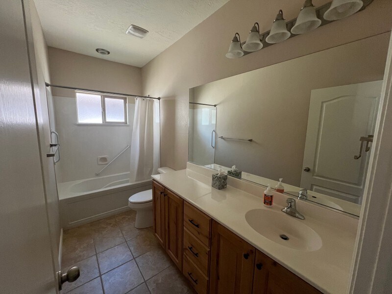 Building Photo - 761 Oak Green Dr