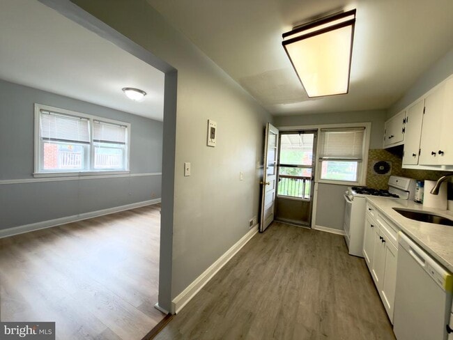 Building Photo - 5143 Westland Blvd