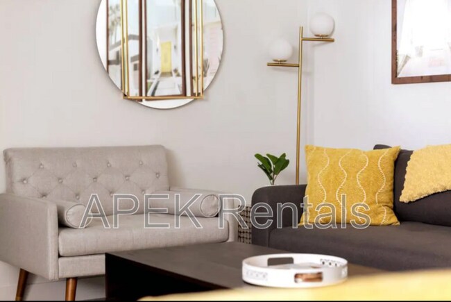 Building Photo - 547 N Sunrise Way