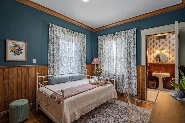 Building Photo - 258 W Market St