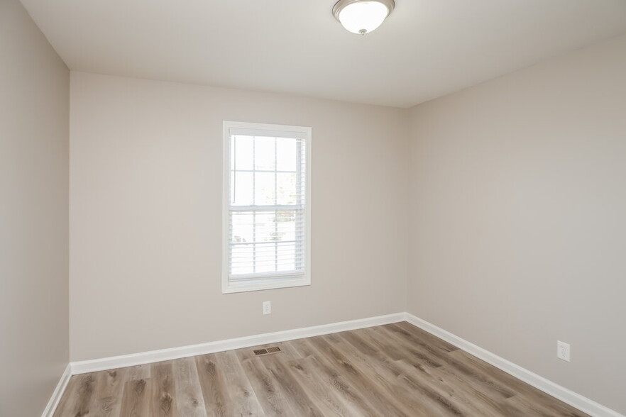 Building Photo - 7817 Cambridge Dr