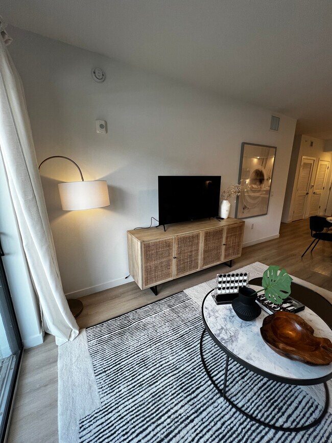 Building Photo - 572 S Biscayne River Dr