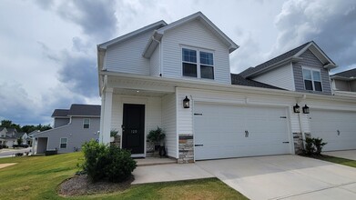 Building Photo - 120 Paddock Glen Dr