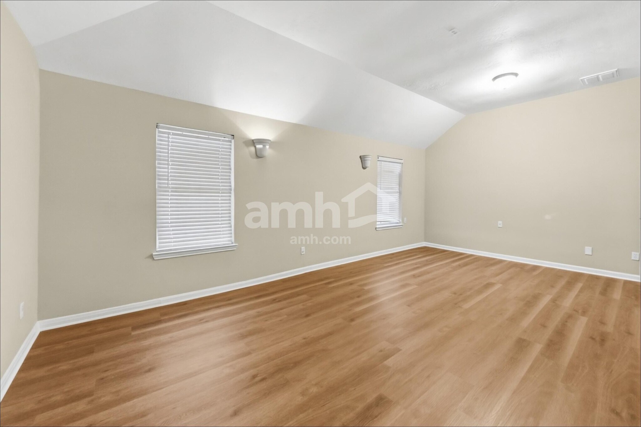 Building Photo - 3007 Valiant Elm St