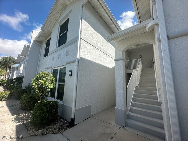 Building Photo - 1320 Charleston Square Dr