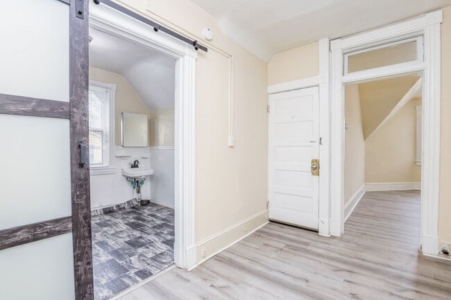 Building Photo - 146 Florida Ave