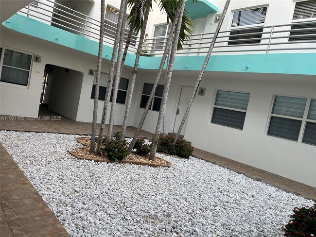 Building Photo - 326 Wilson St